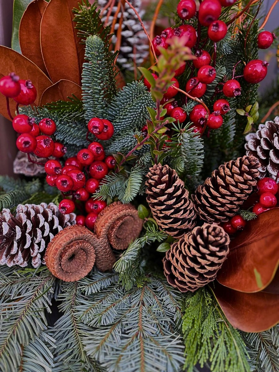 The Art of Sustainable and Ethical Foraging for Festive Greenery in Your Neighborhood
