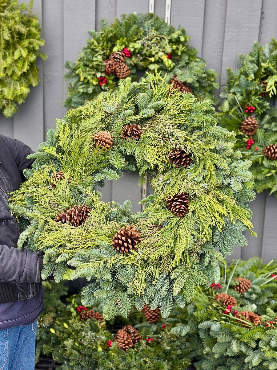 Art of Sustainable and Ethical Foraging for Festive Greenery in Your Neighborhood