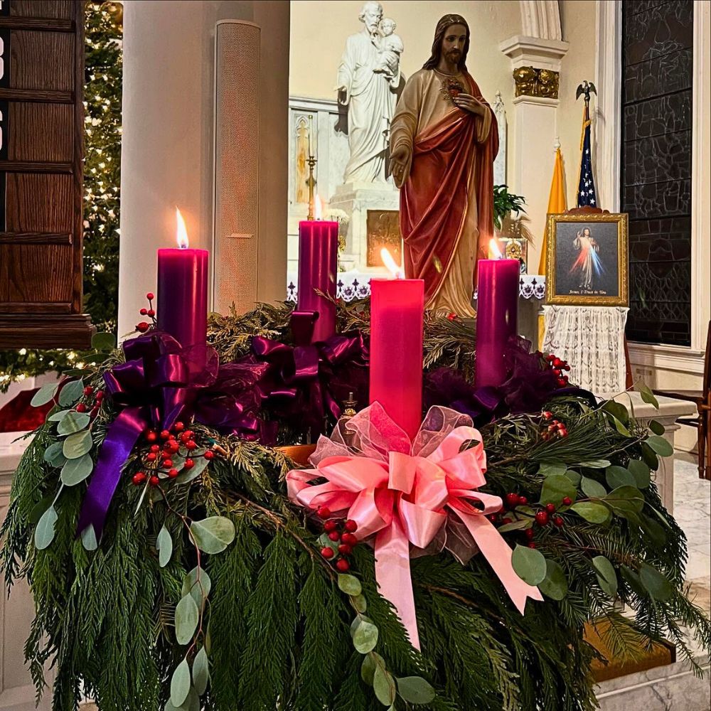 Unique Christmas Floral Arrangements: 10 Festive Traditions From Around the World - Thursd Article