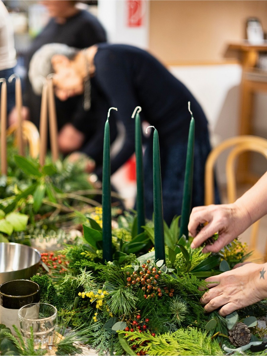 Unique Christmas Floral Arrangements: 10 Festive Traditions From Around the World - Thursd Article
