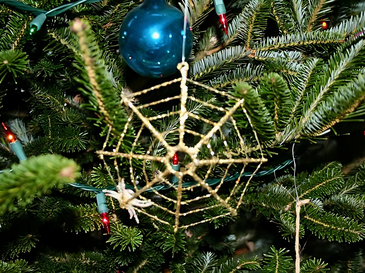 Unique Christmas Floral Arrangements: 10 Festive Traditions From Around the World - Thursd Article