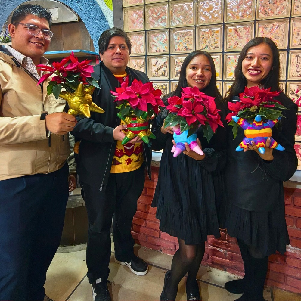 Unique Christmas Floral Arrangements: 10 Festive Traditions From Around the World - Thursd Article