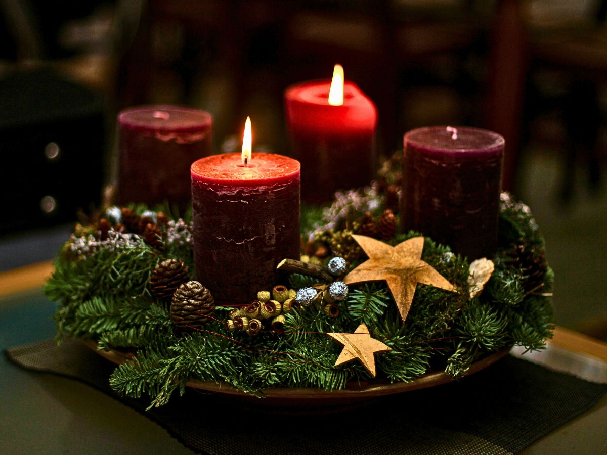 Unique Christmas Floral Arrangements: 10 Festive Traditions From Around the World - Thursd Article