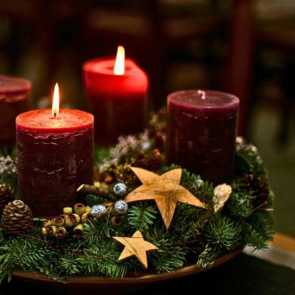 Unique Christmas Floral Arrangements: 10 Festive Traditions From Around the World - Thursd Article