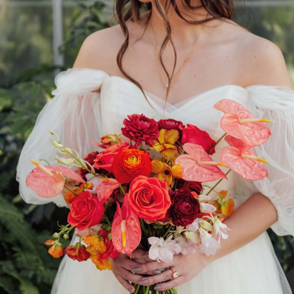  Elegant pastel arrangement in clear vase