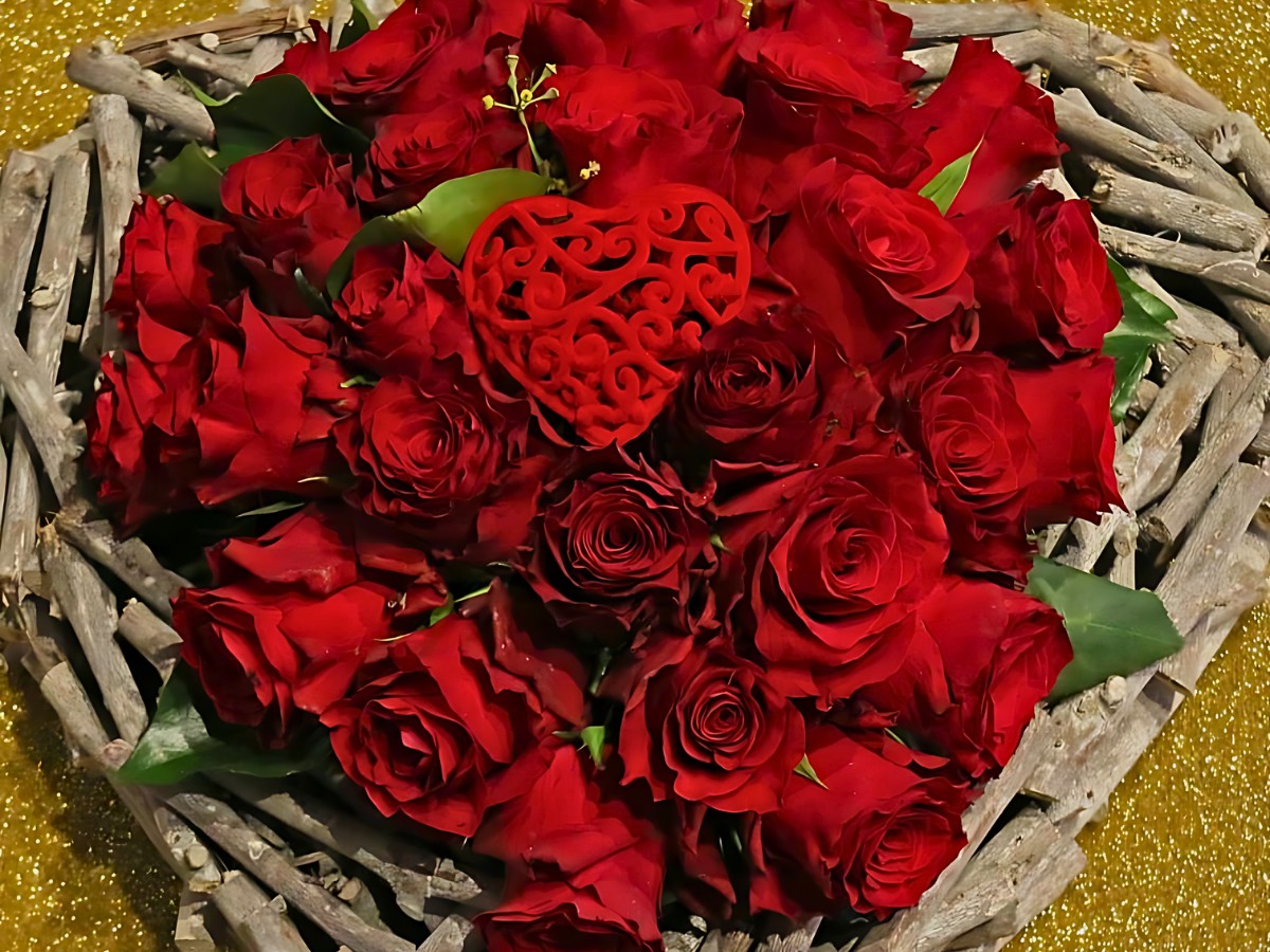 Floral design with Rose Ever Red from De Ruiter Innovations