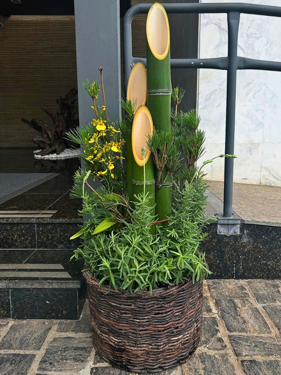 Japanese Floral Arrangements Known as Kadomatsu Teach a Few Lessons on Sustainable Holiday Greenery.