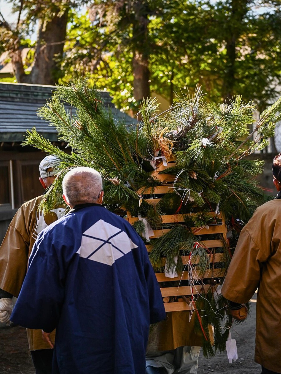 Japanese Floral Arrangements Known as Kadomatsu Teach a Few Lessons on Sustainable Holiday Greenery.