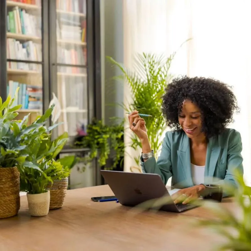 Air So Pure green workspace