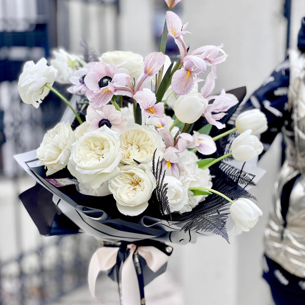 A mixed bouquet featuring Leonora roses, ranunculus and Iris