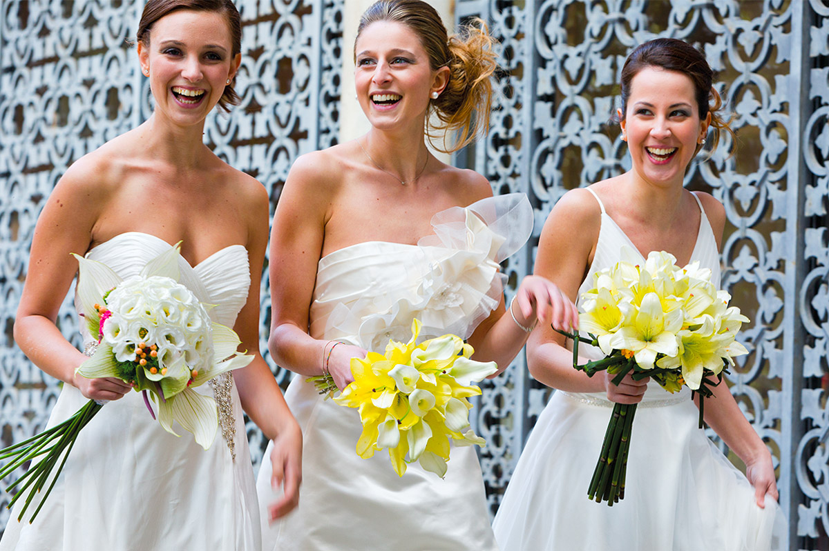 Three brides maids with yellow and white bouquet by iBulb