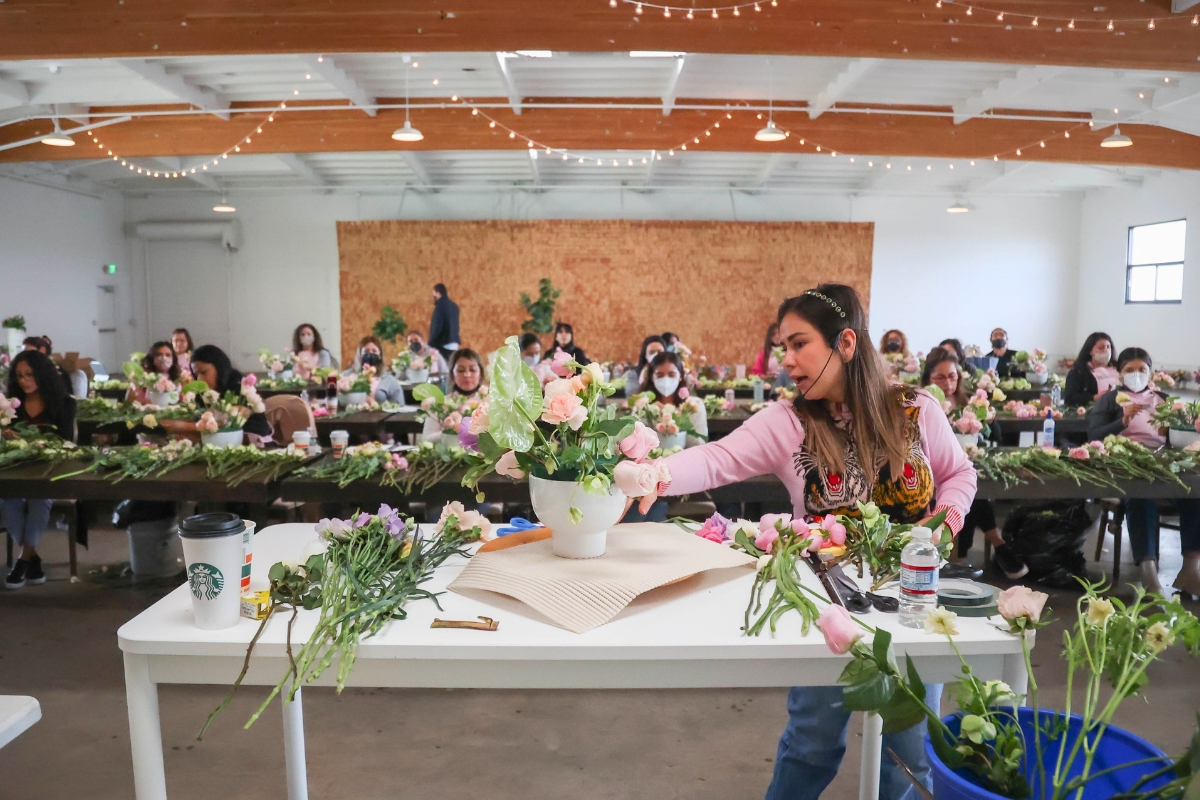 Carlota teaching a workshop in Mexico
