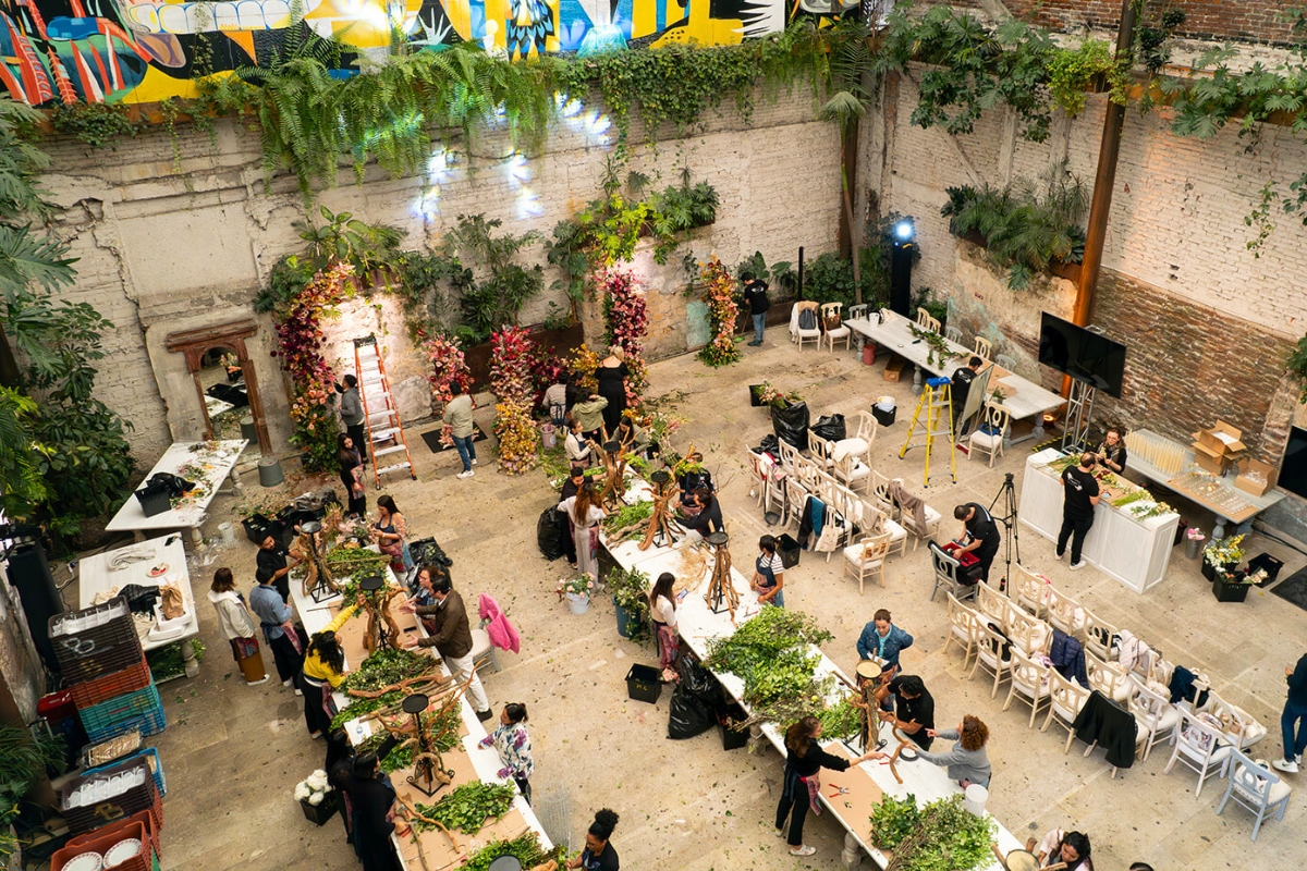 Students learning from Carlota Flowers