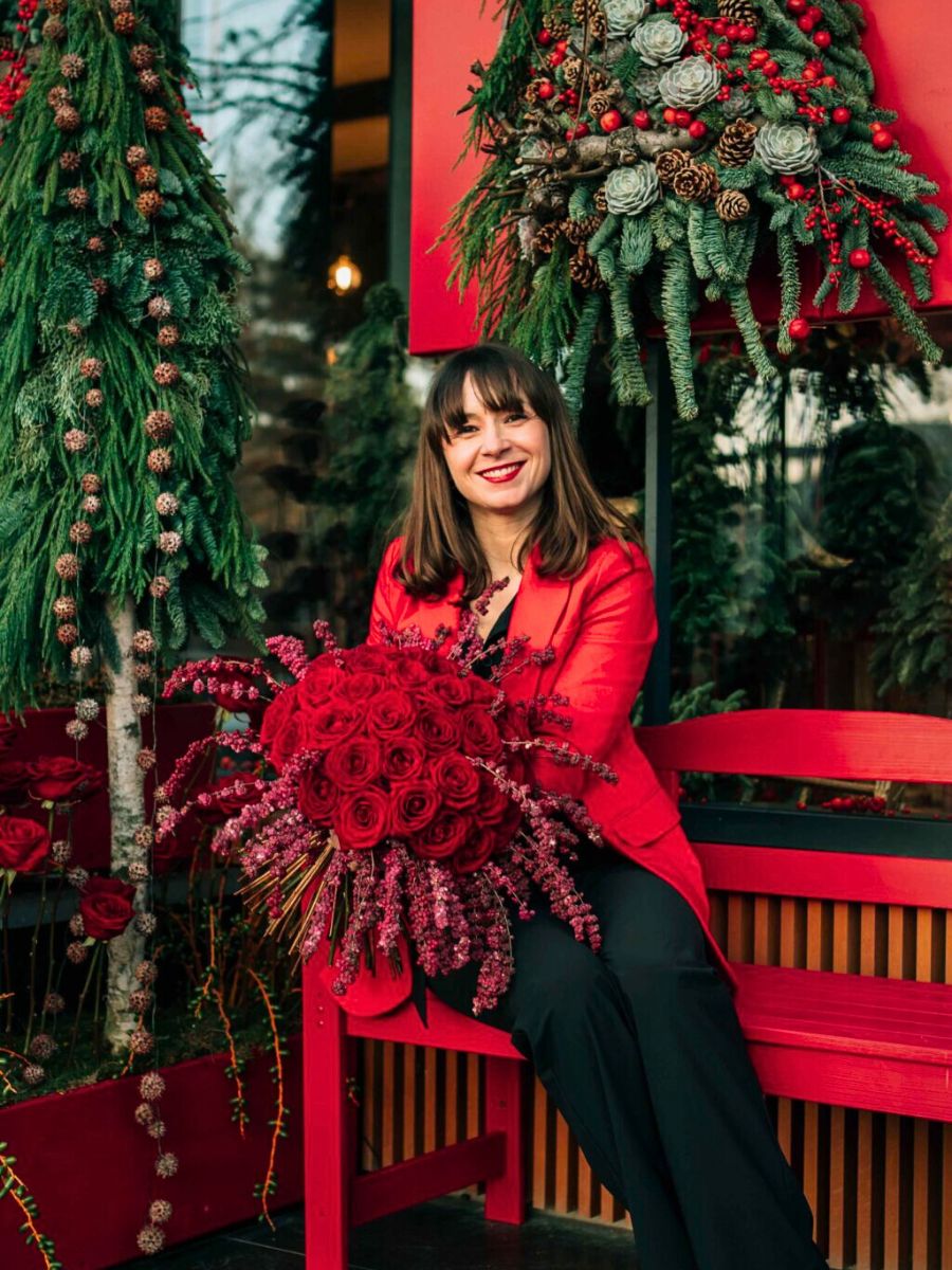 Claudia Tararache Anthurium Flowers Christmas Display With Red Naomi Roses