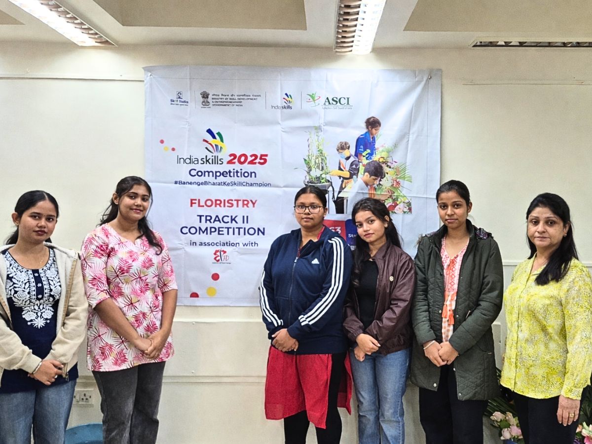 Seema Jhaveri poses for a picture with students during the Indiaskills 2025 competition
