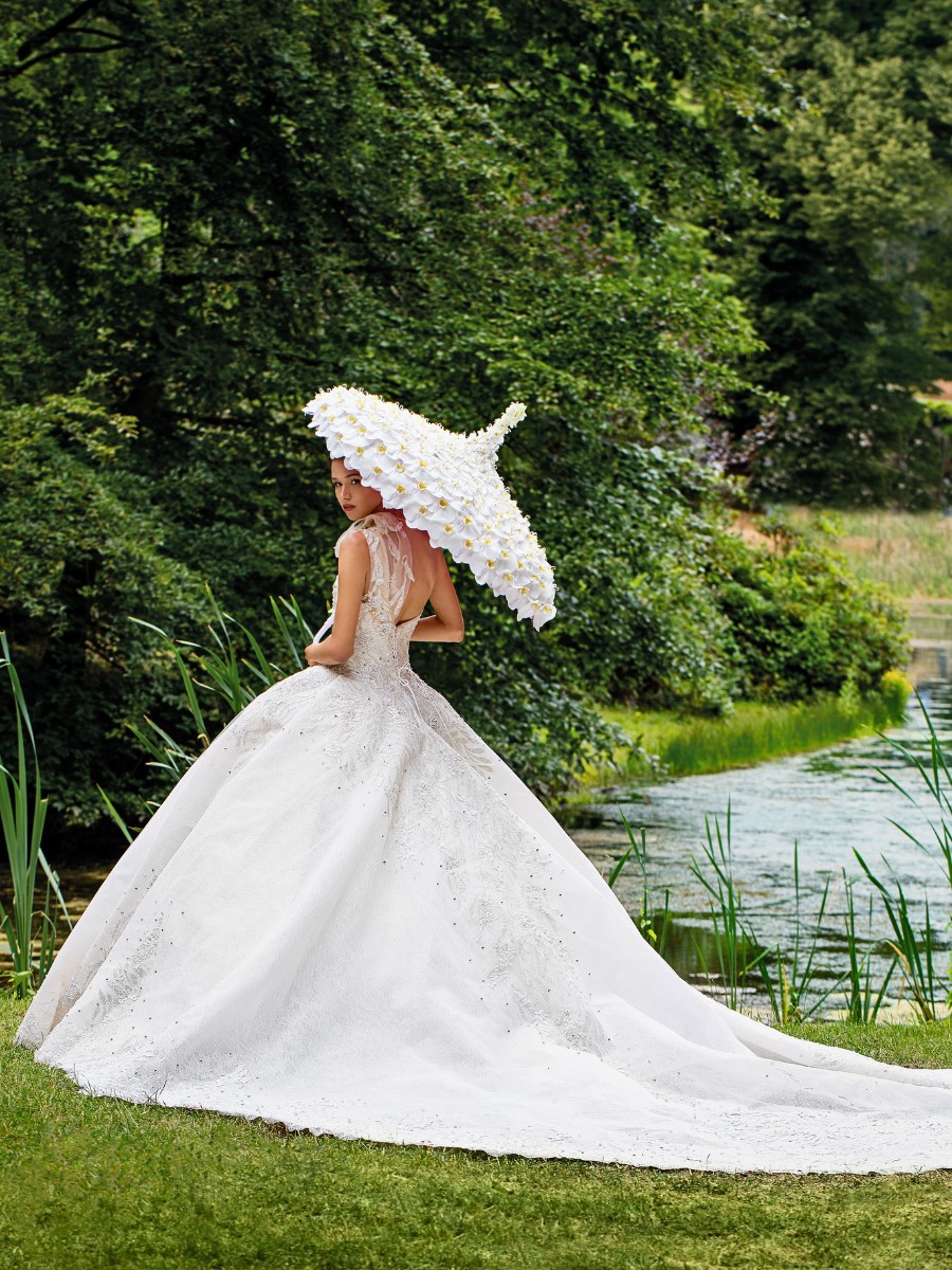 Stunning Wedding Floristry - Robert Koene's Book Explores his Ideas on Luxury Wedding Floristry