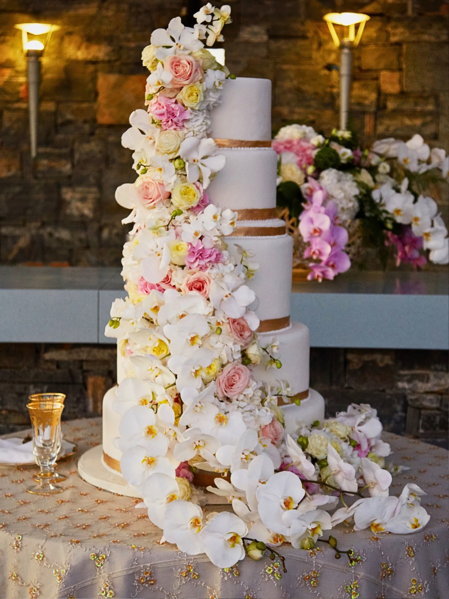 Stunning Wedding Floristry - Robert Koene's Book Explores his Ideas on Luxury Wedding Floristry