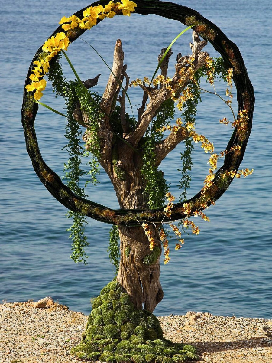 Robert Koene&rsquo;s Book Explores Ideas on Luxury Wedding Floristry