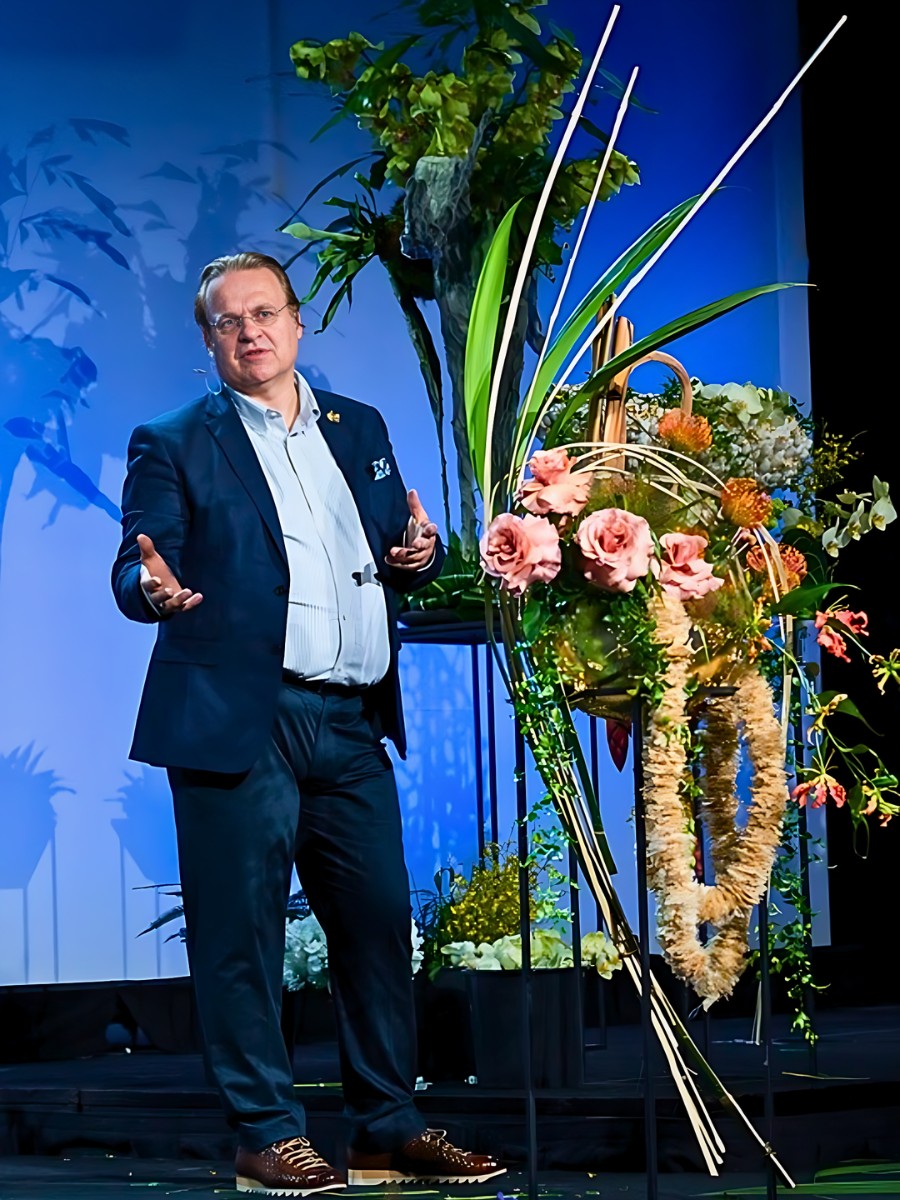 Master florist Robert Koene&rsquo;s Book Explores Ideas on Luxury Wedding Floristry