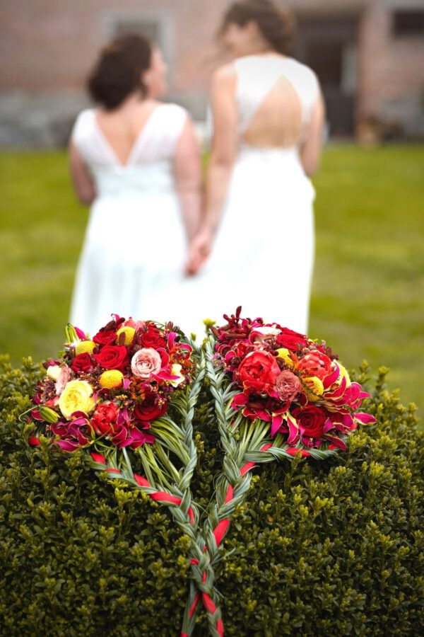 A Whole Two-Piece Heart as Bridal Flowers - Blog on Thursd - Natallia Sakalova (3)