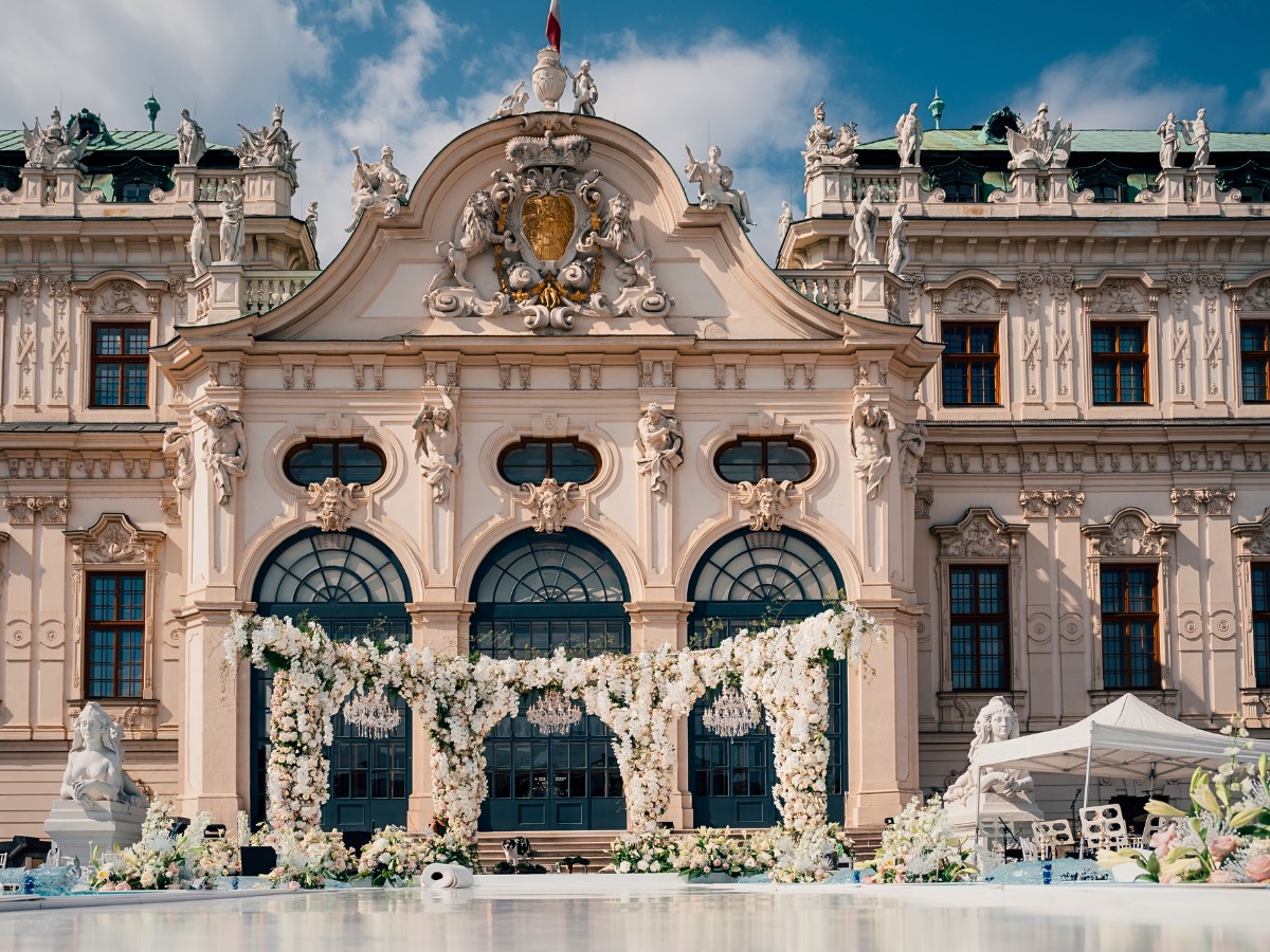 Stunning Wedding Floristry - Robert Koene's Book Explores his Ideas on Luxury Wedding Floristry