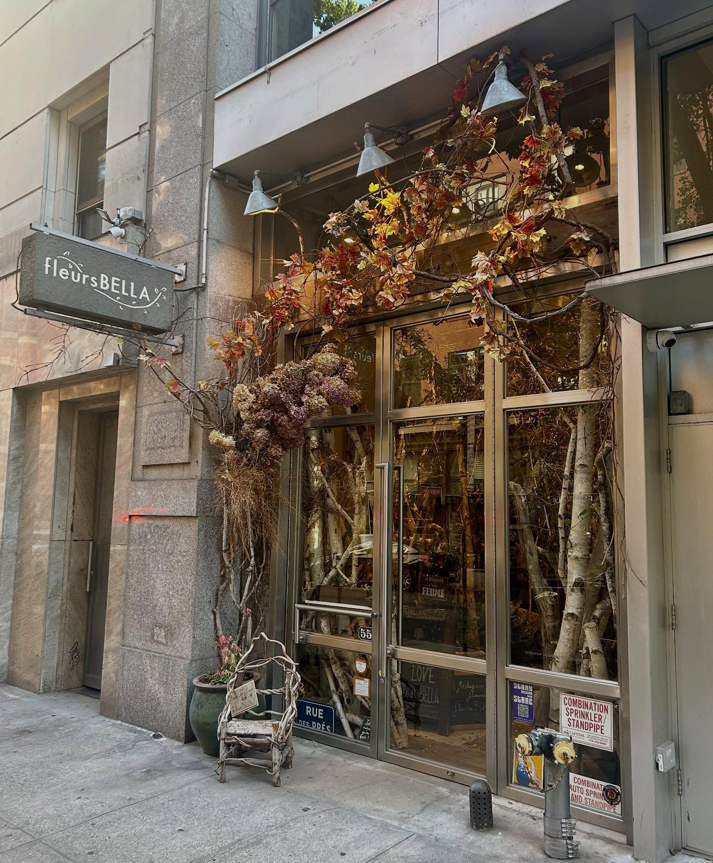 Outside of the shop - FleursBella