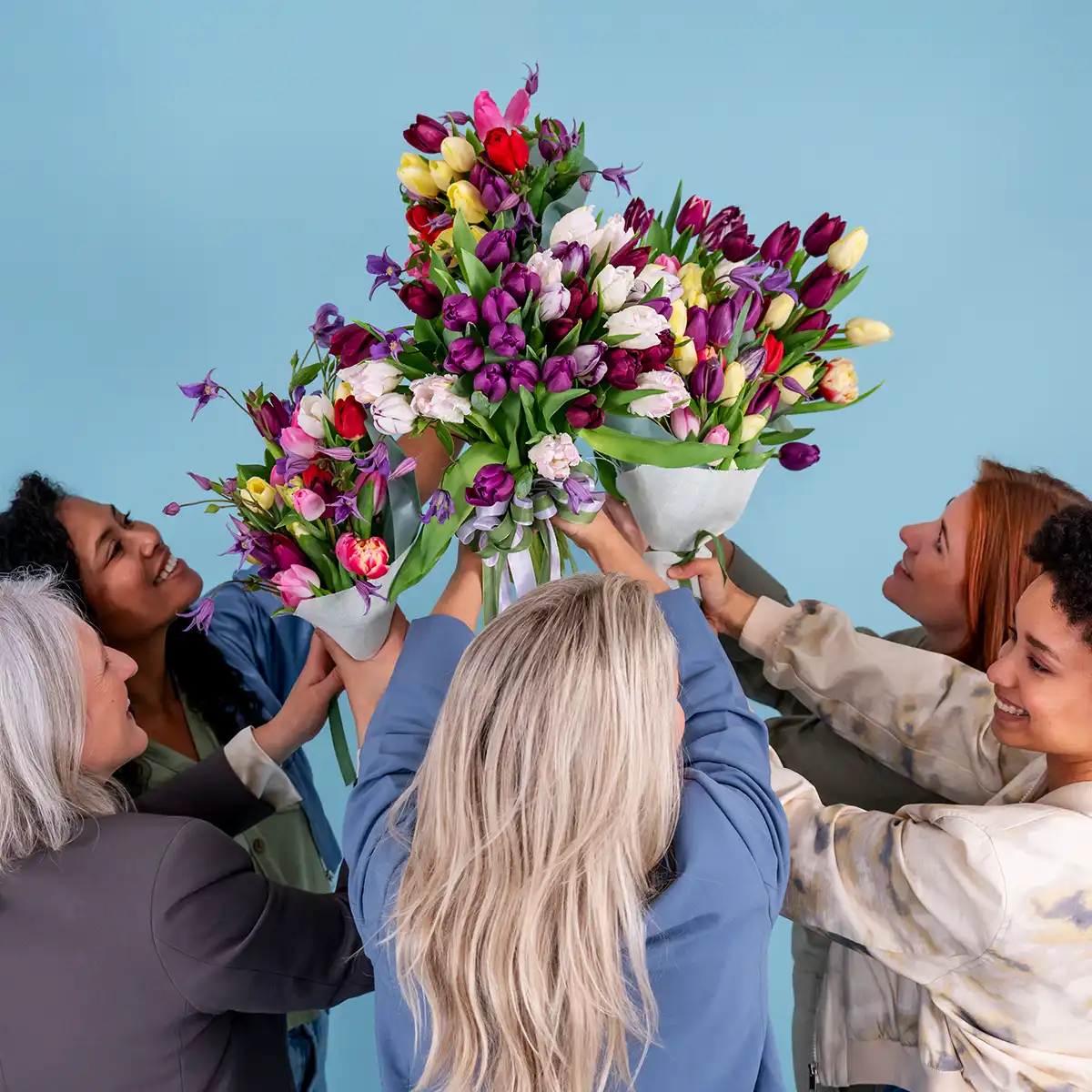 Everyone Loves Tulips - Tips to enjoy them for a long time - Thursd Article - Featured Image