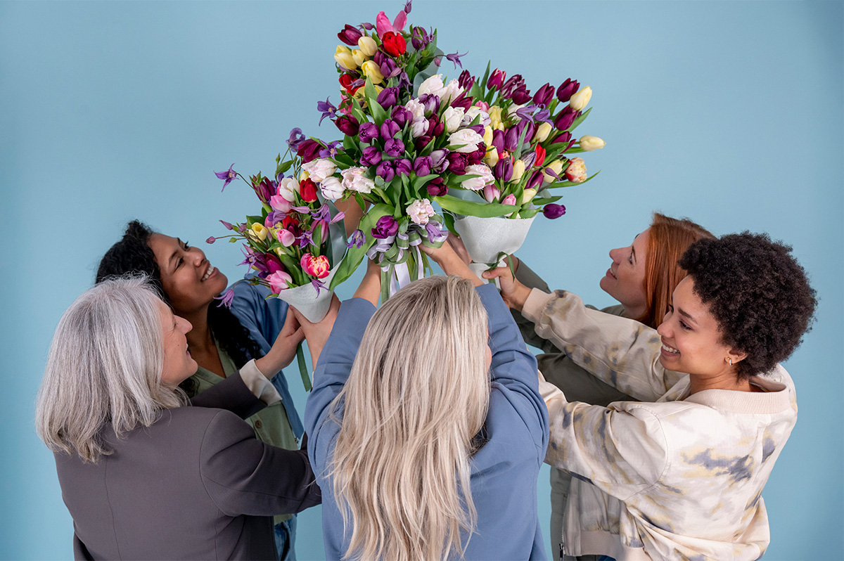 Women holding up tulips by iBulb