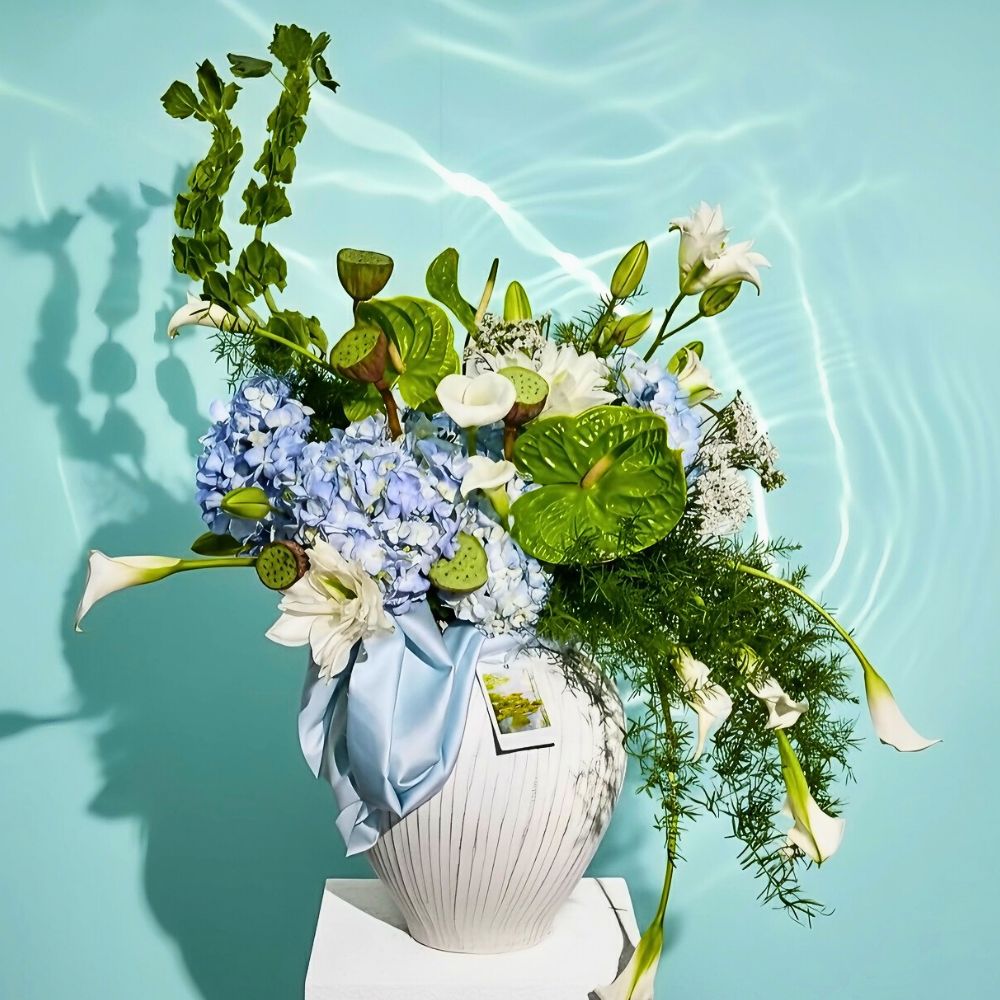 The S shaped design showing movement and continuity