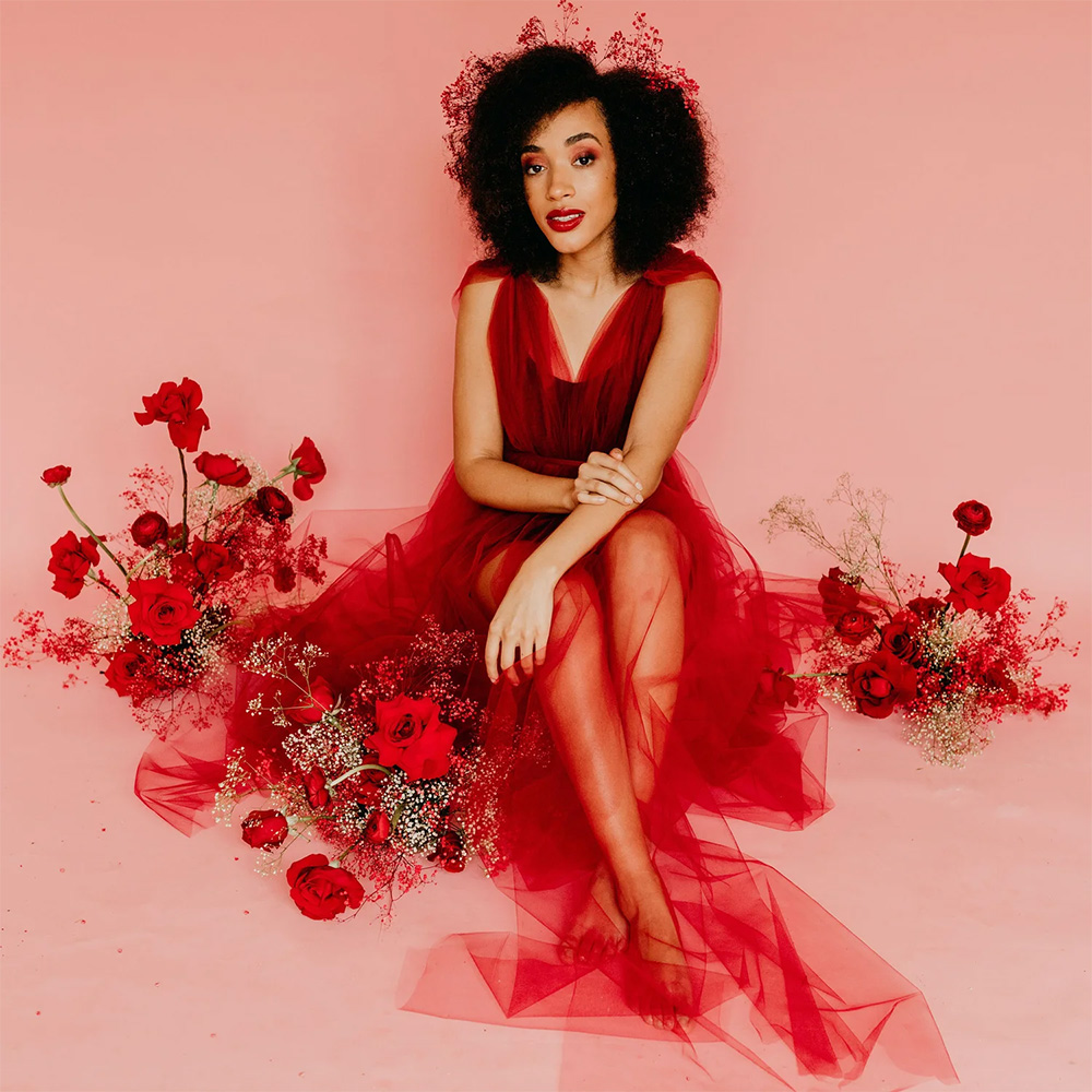 Lauren Miles Valentine red model