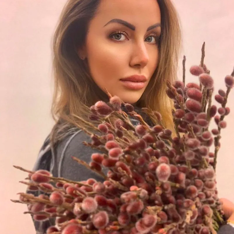 Salix Chaenomeloides Red Passion by  margo_hurtownia_kwiatow