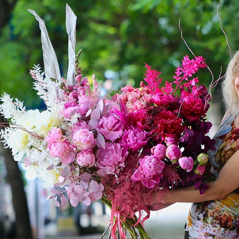 A cheerful peony bouquet by @sziromviragkuldesbudapest with flowers from My Peony Society