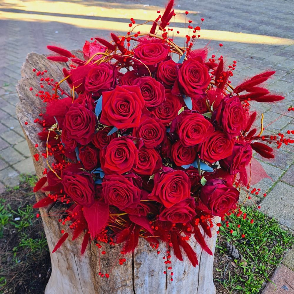 Bouquet by Angelica Lacarbonara With Porta Nova Red Naomi Roses for Valentine's Day