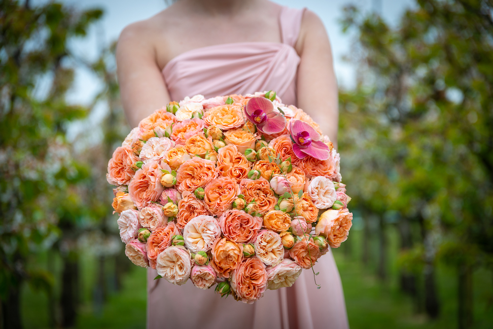 Trendy Ideas for a Flowery Bridal Season in 2021-2022 Wedding Trend Sweet in Peach