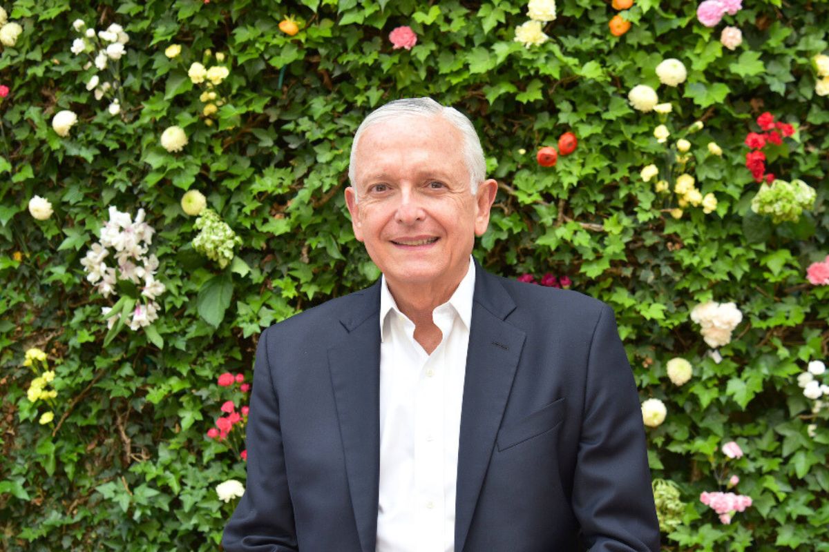 Augusto Solano against green background