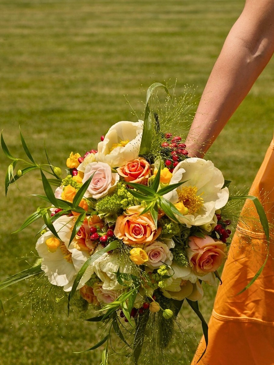 beautiful round bouquet for wedding designed by Robert Koene