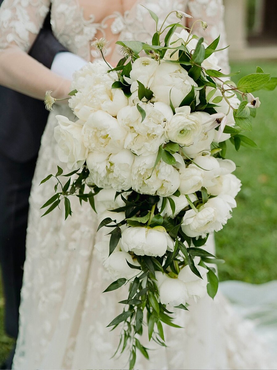Different types of bouquets - Cascade bouquet