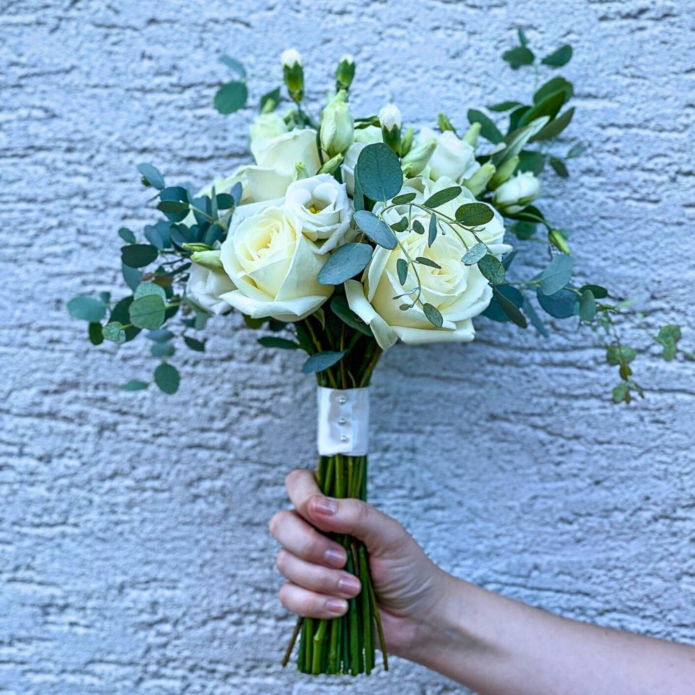 Posy bouquet with beautiful roses in different shapes