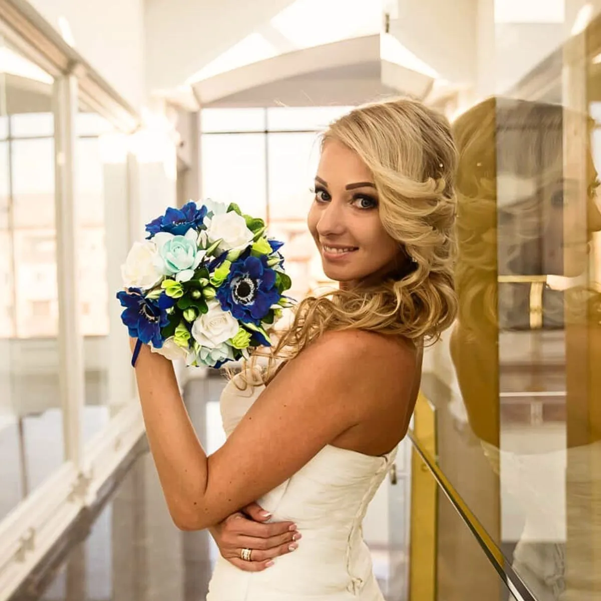 winter wedding flowers - Thursd Article - Feature Image