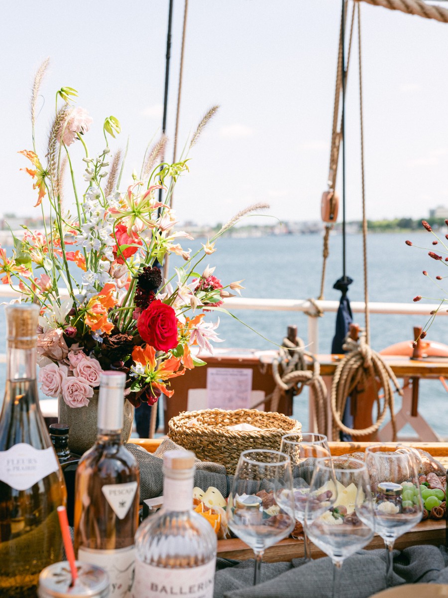Floral arrangement on the deck Marginpar’s Flowers in Sylvia Hartmann’s Designs for a Love Story on a Boat