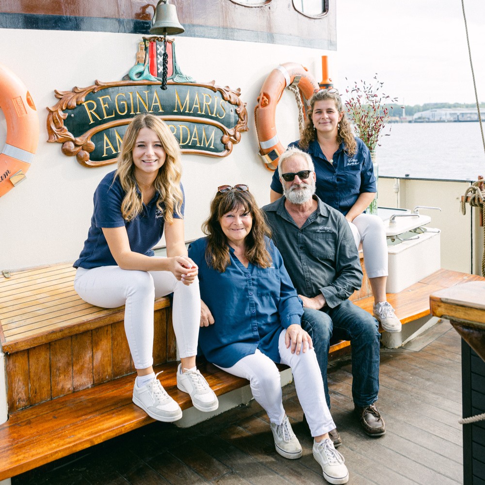 Marginpar&rsquo;s Flowers in Sylvia Hartmann&rsquo;s Designs for a Love Story on a Boat