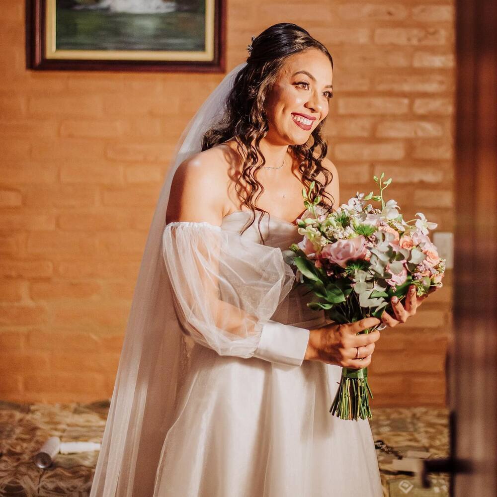 Bride with fresh flower bouquet