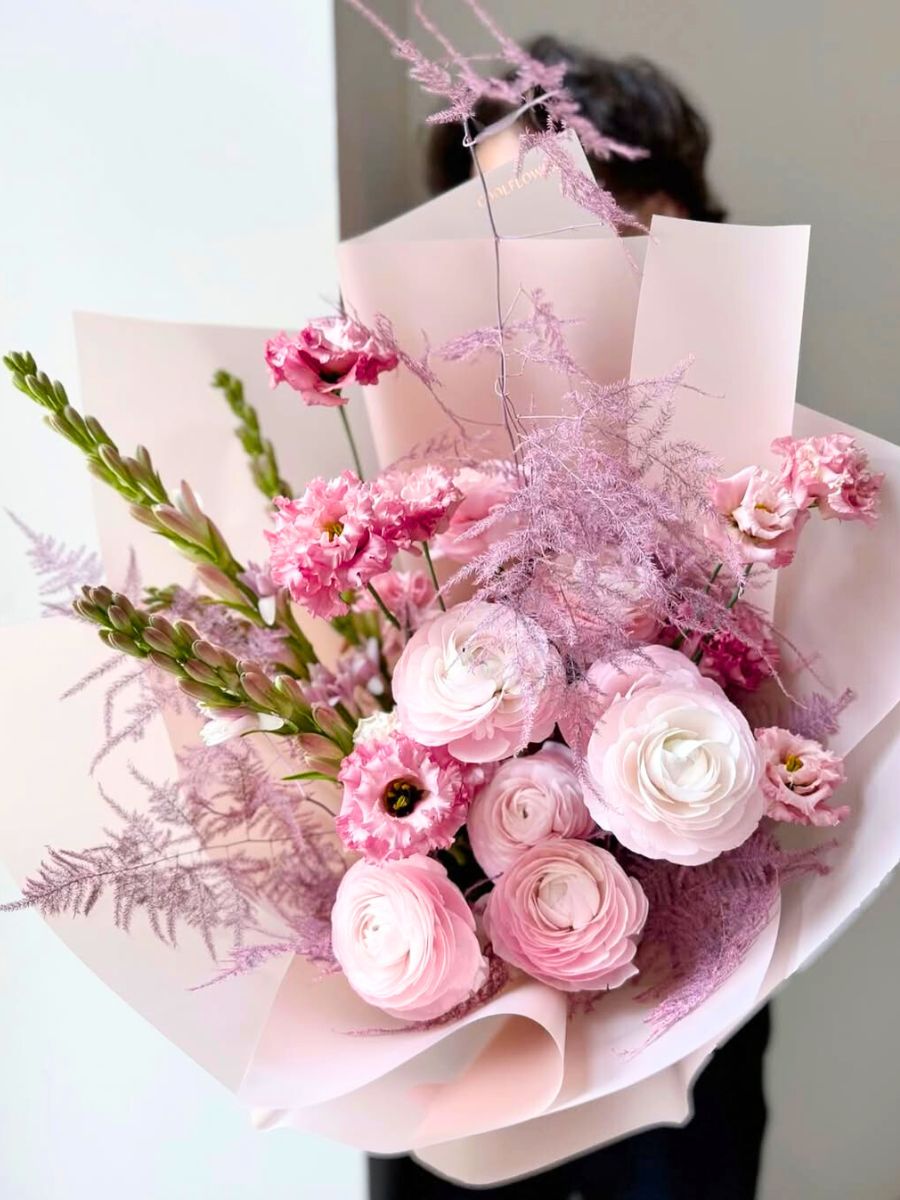 Lisianthus and Ranunculus bouquet