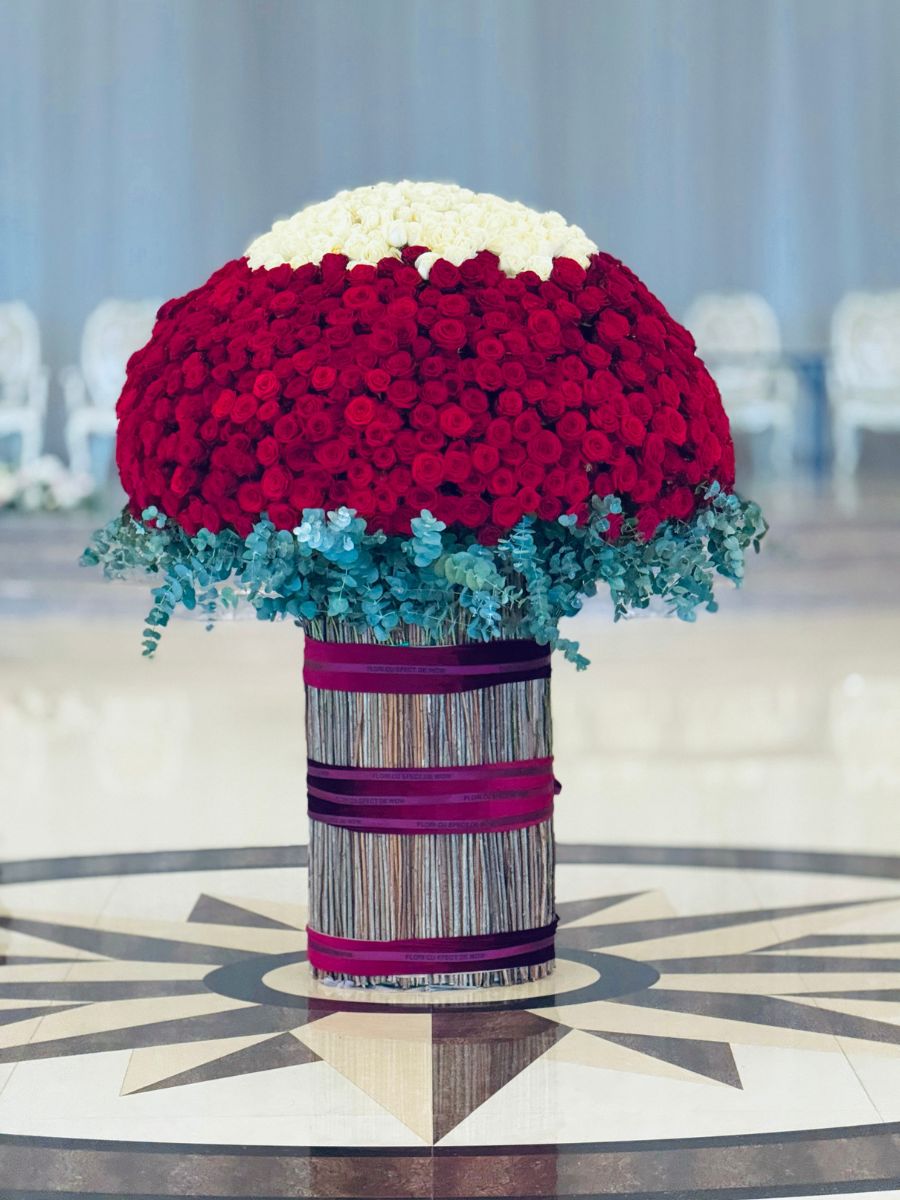 Andrei Bindea and 1001 Roses - When a Bouquet Becomes a Statement