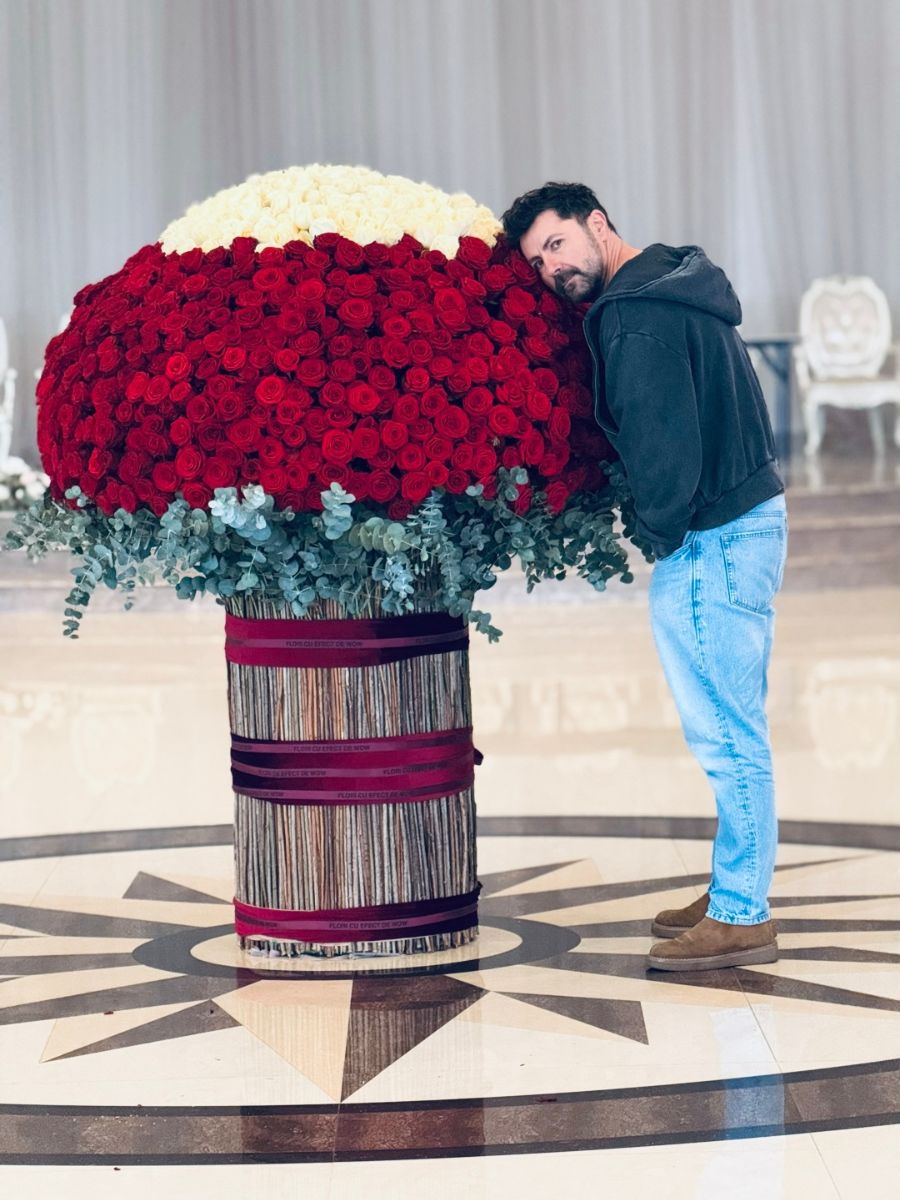 Andrei Bindea and His Design With 1001 Roses