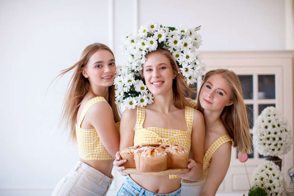 Chrysanthemum Chic at the Rosa Azora Floristry School Project Romashka Chic