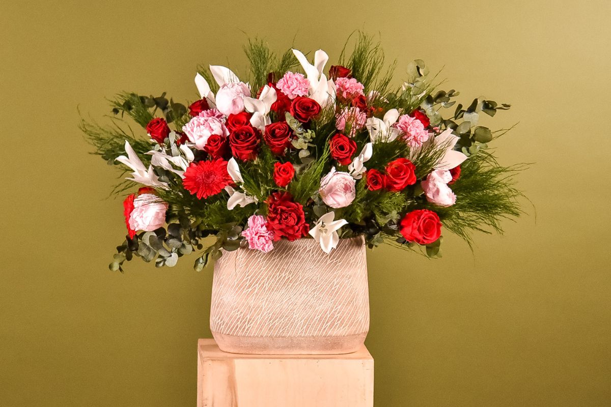 Preserved flower arrangement by Verdissimo