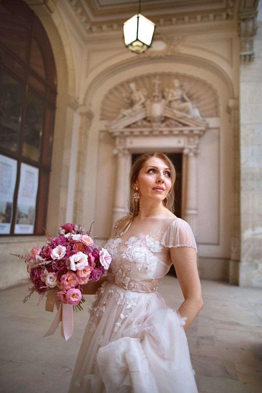 Alina Neacsa holding a floral arrangement with Wabara Aoi Rose on Thursd