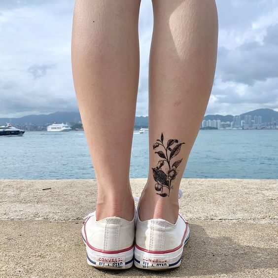 Pequeñas ideas de tatuajes con flores de solanáceas el jueves