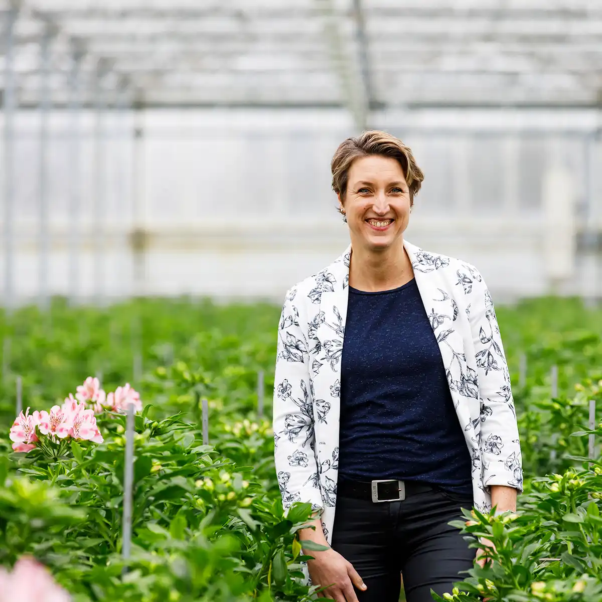 Karolien Tesselaar in greenhouse